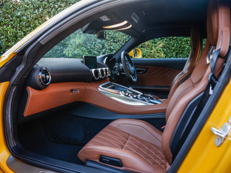 Bild 32/35 von Mercedes-AMG GT-S (1900)
