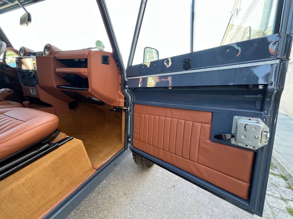 Bild 43/100 von Land Rover Defender 110 (2014)