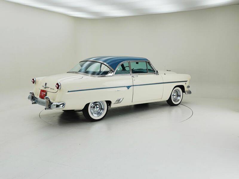 Imagen 2/15 de Ford Crestline Victoria (1954)