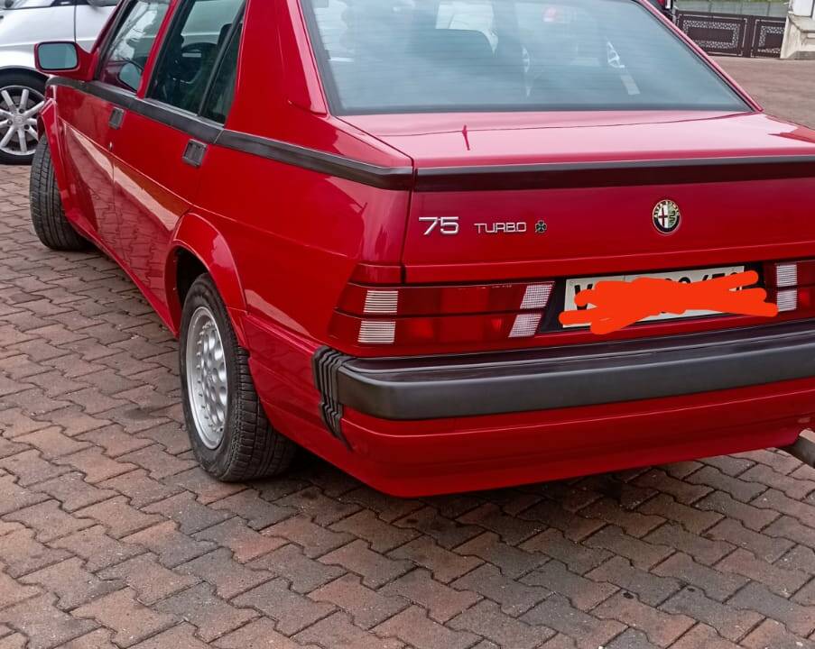 Image 18/51 of Alfa Romeo 75 1.8 Turbo (1991)