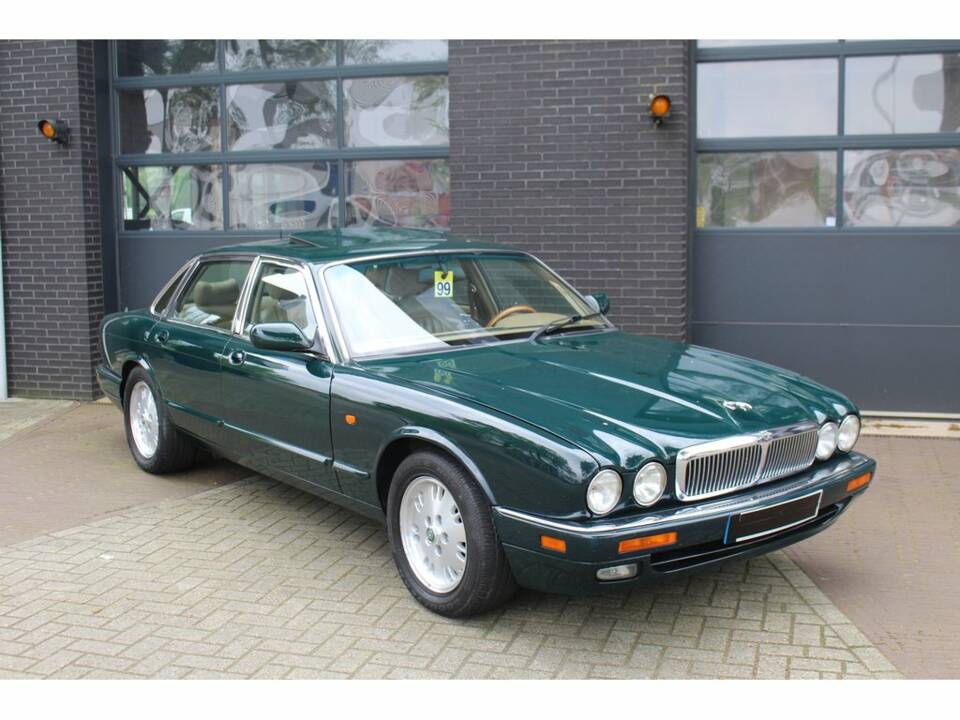 Bild 1/8 von Jaguar XJ6 3.2 Sovereign (1995)