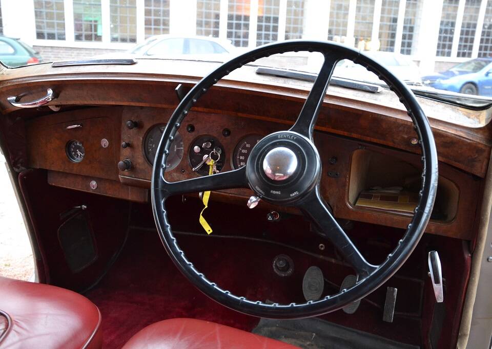 Image 15/23 of Bentley R-Type (1953)