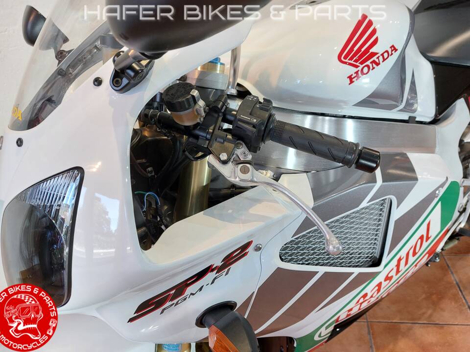 Image 35/44 of Honda VTR 1000 SP2 (2003)