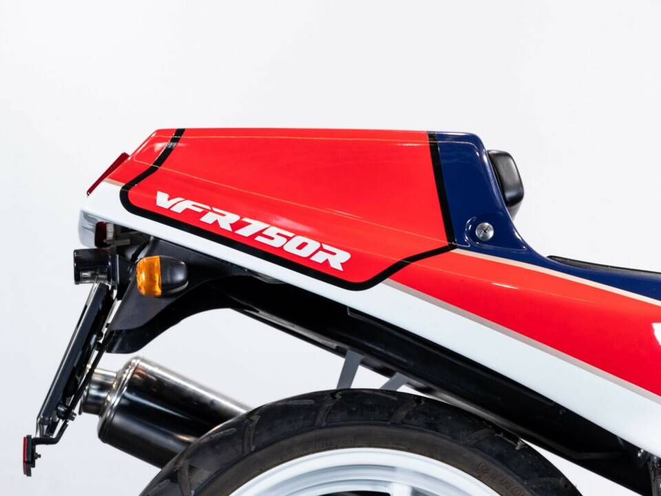 Bild 32/50 von Honda DUMMY (1989)