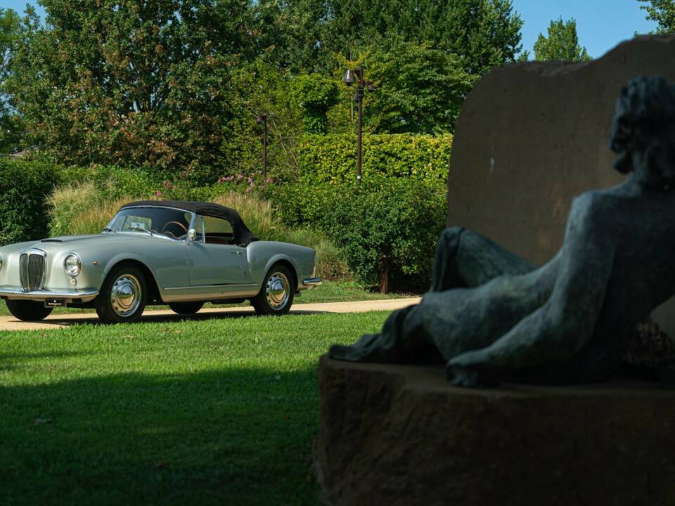 Image 26/50 of Lancia Aurelia B24 Convertible (1958)