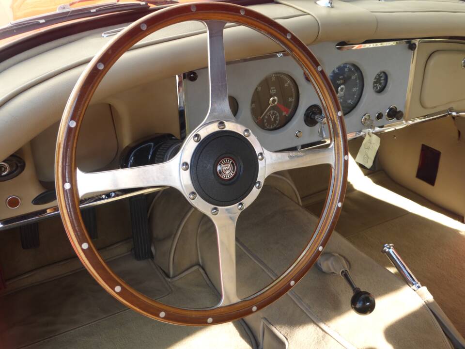 Image 20/174 of Jaguar XK 150 3.4 S OTS (1958)