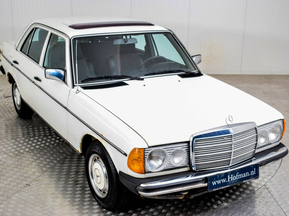 Immagine 35/46 di Mercedes-Benz 240 D (1982)