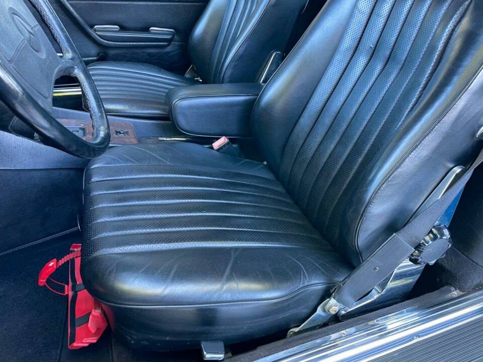 Image 16/19 of Mercedes-Benz 500 SL (1987)