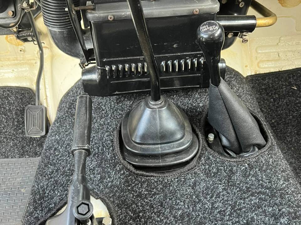 Image 8/14 of Toyota Land Cruiser BJ 45 (1981)