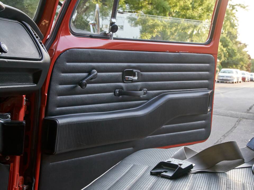 Bild 7/17 von Volkswagen T2b Kleinbus (1974)