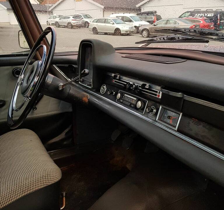 Image 8/8 of Mercedes-Benz 190 c (1963)