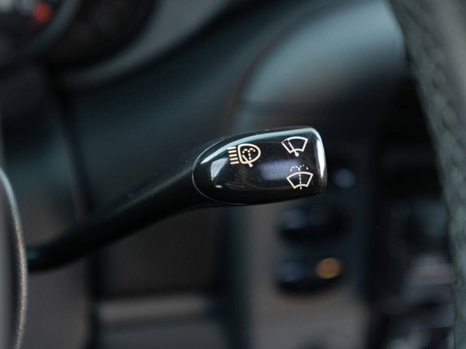 Image 39/50 of Porsche 911 Carrera 4 (1999)