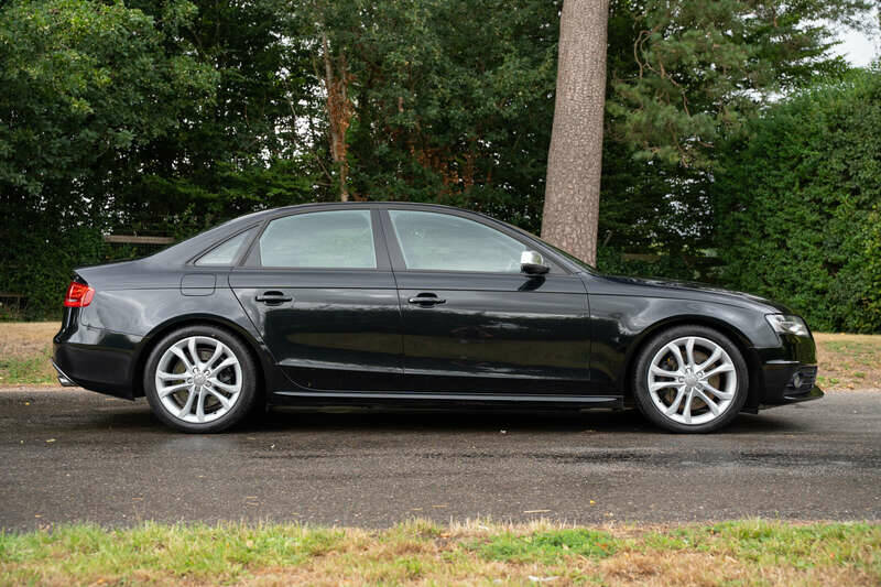 Image 14/50 of Audi S4 (2010)
