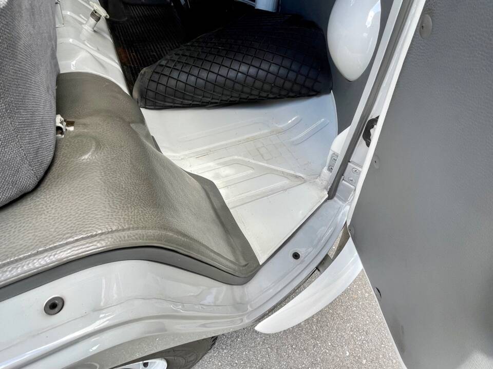 Image 12/20 of Volkswagen T1 panel van (1964)