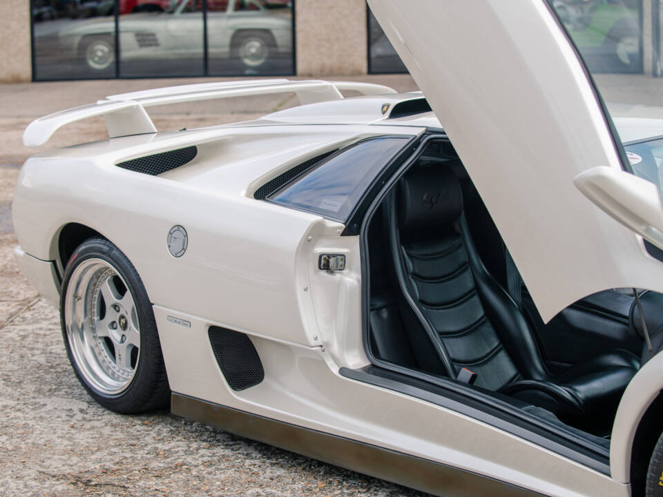 Image 12/28 of Lamborghini Diablo SV (1998)