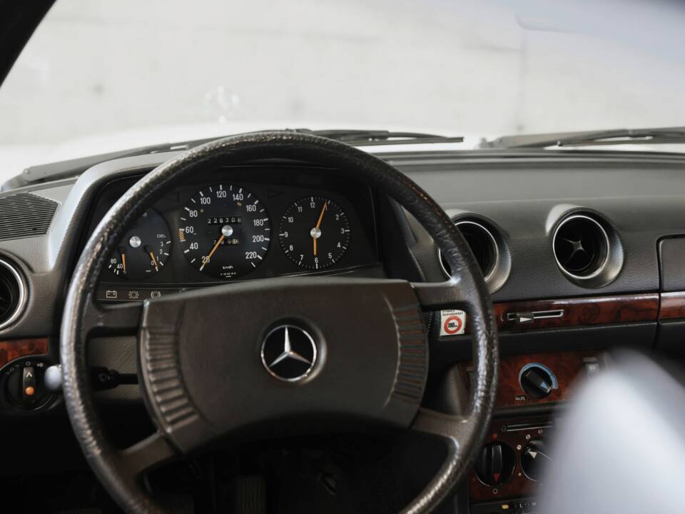 Image 13/36 of Mercedes-Benz 280 CE (1979)