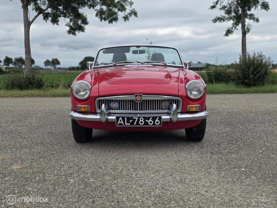 Image 5/44 of MG MGC (1969)