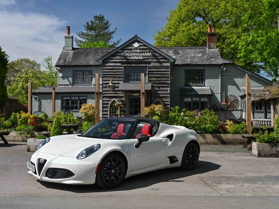 Image 32/50 of Alfa Romeo 4C Spider (2017)