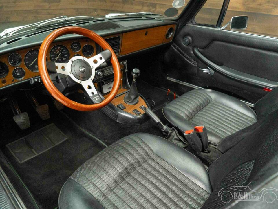 Image 2/19 of Triumph Stag (1975)