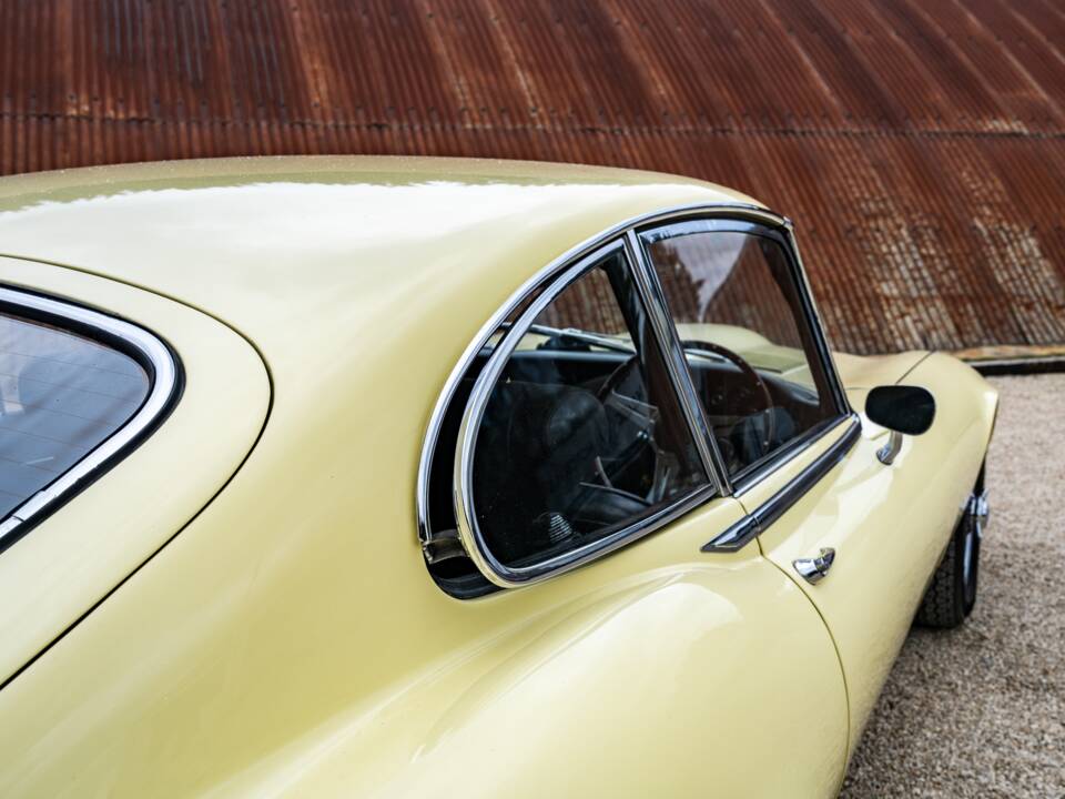 Bild 8/30 von Jaguar E-Type V12 (2+2) (1971)