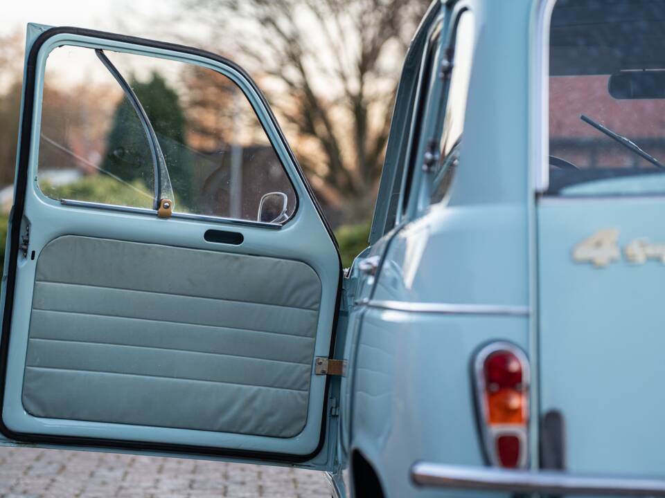 Image 26/66 of Renault R 4 Super (1962)