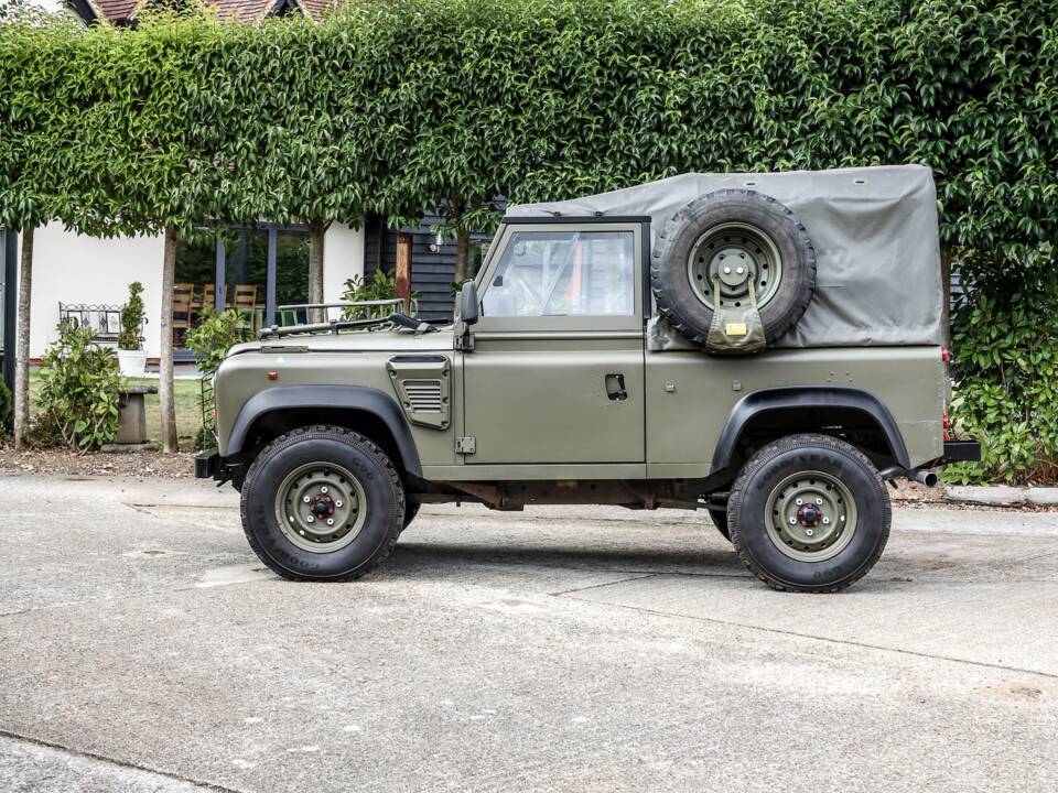 Bild 12/41 von Land Rover Defender 90 Td5 (1998)