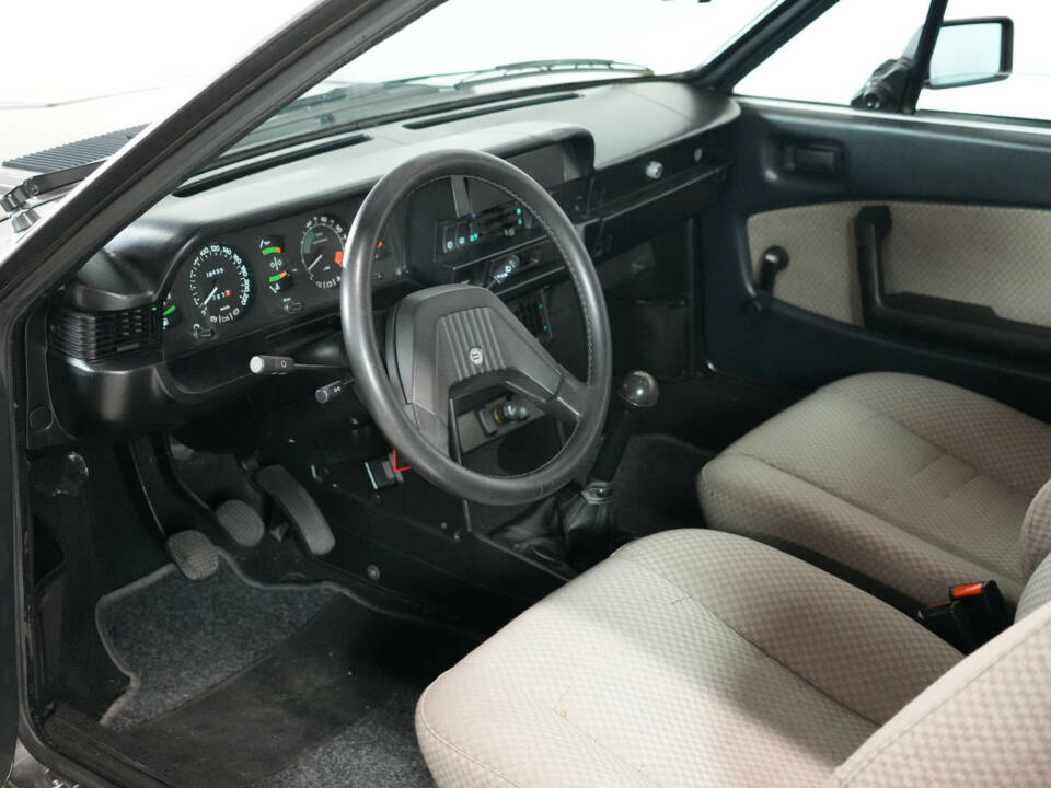 Immagine 3/35 di Lancia Beta HP Executive VX (1983)