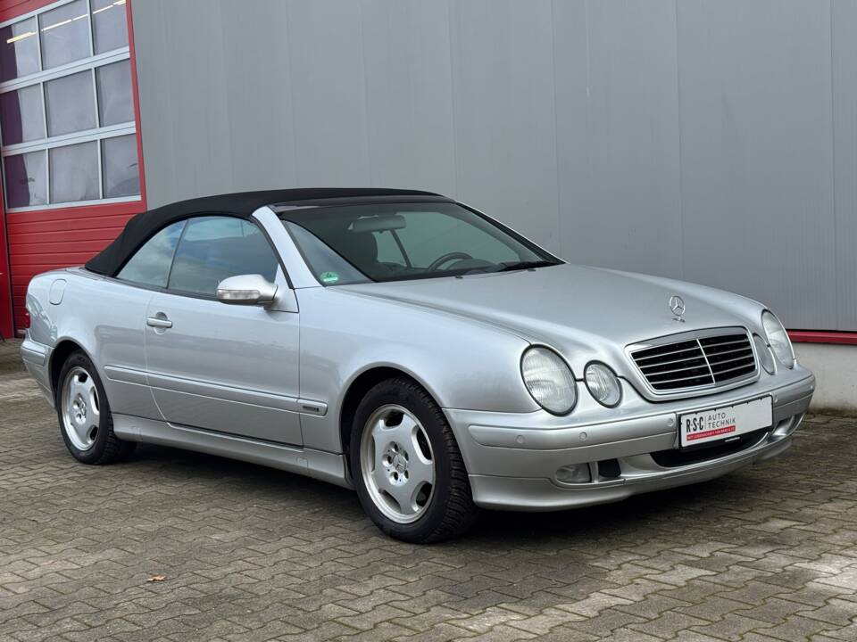 Image 8/50 of Mercedes-Benz CLK 230 Kompressor (2001)