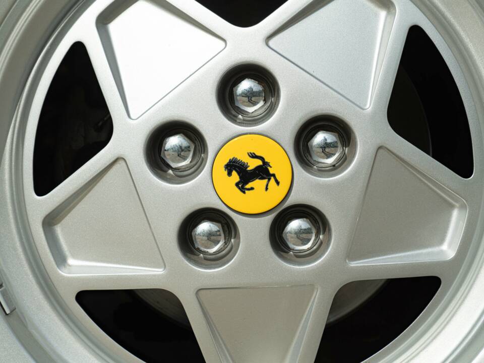 Image 27/50 of Ferrari Mondial T (1991)