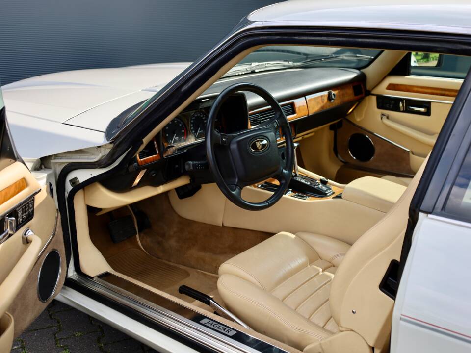 Image 6/29 of Jaguar XJS 4.0 (1991)