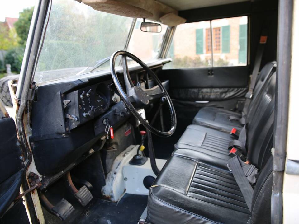 Image 2/8 de Santana Land Rover 88 (1979)