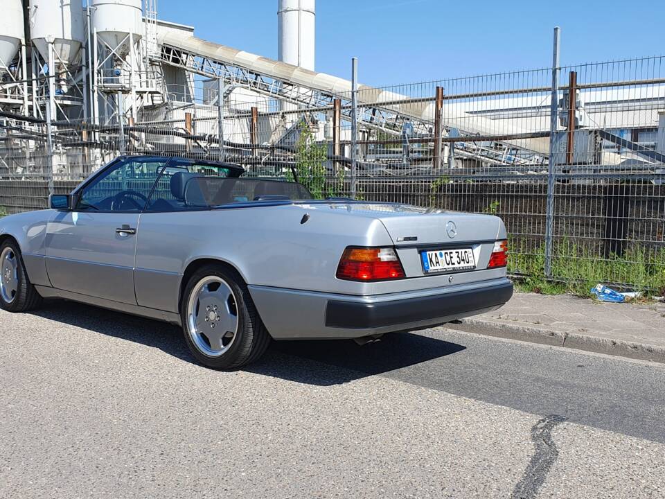 Imagen 4/94 de Mercedes-Benz 300 CE-24 3.4 AMG (1992)