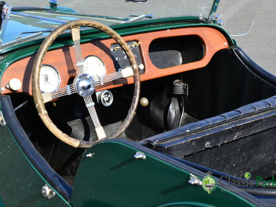 Image 31/50 of Morgan 4/4 Series IV (1962)