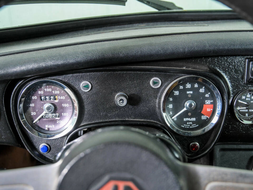 Image 19/50 of MG MGB GT V8 (1975)