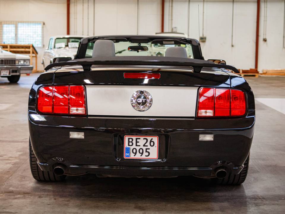 Image 12/49 of Ford Mustang GT (2006)