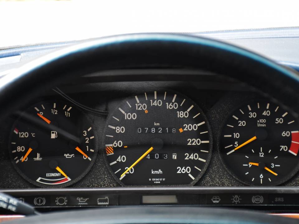 Immagine 27/47 di Mercedes-Benz 560 SEL (1989)