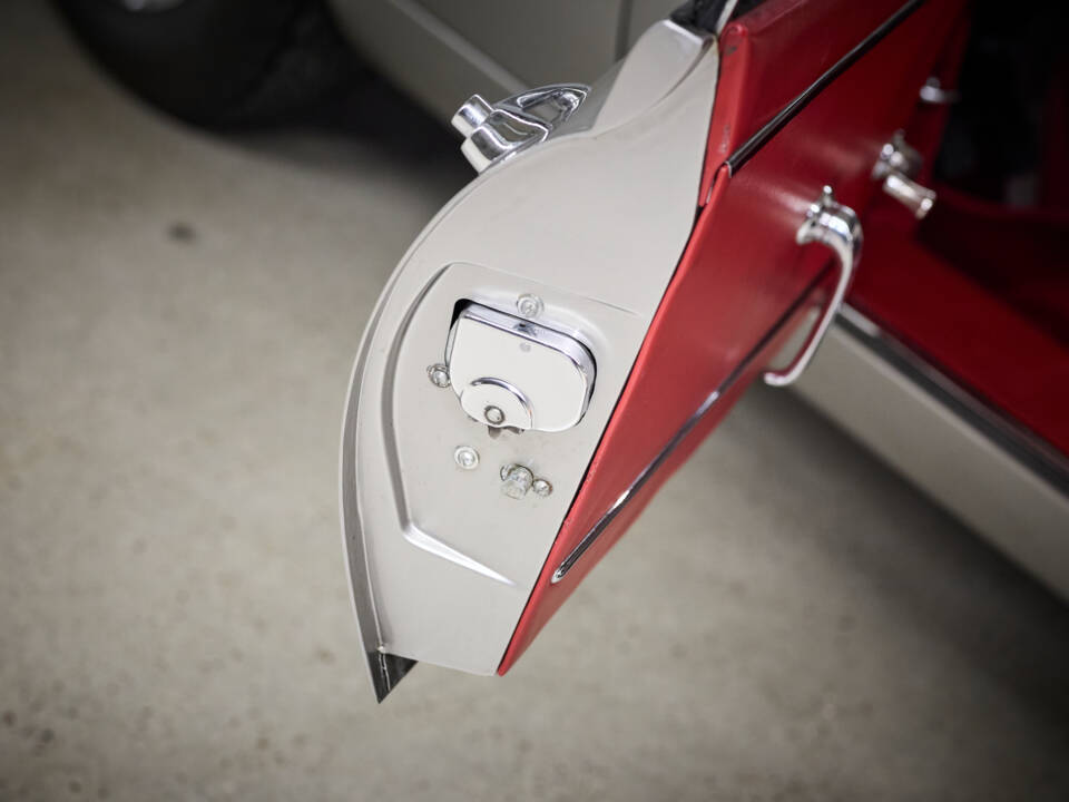 Immagine 87/99 di Jaguar E-Type 3.8 (1964)