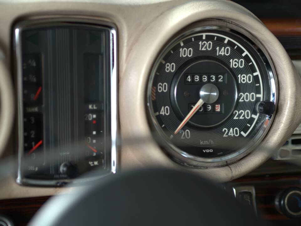 Image 34/57 of Mercedes-Benz 280 SE 3,5 (1971)