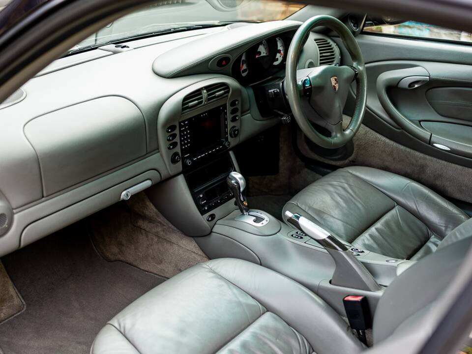 Image 4/50 of Porsche 911 Carrera 4S (2002)