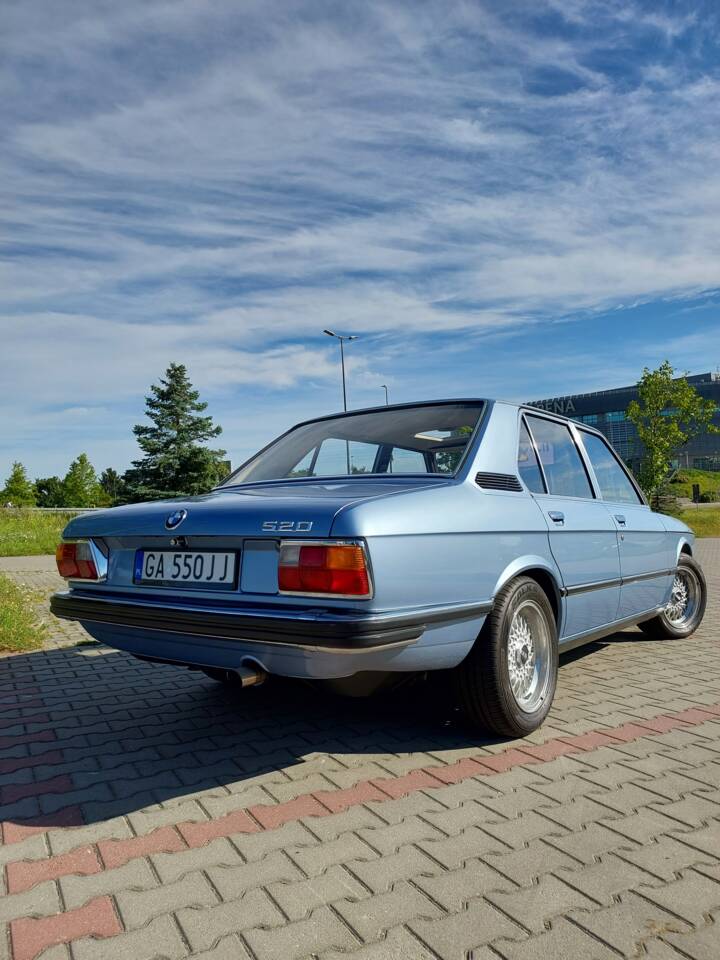 Image 13/15 of BMW 520 (1975)