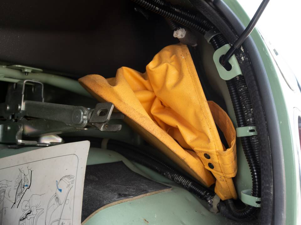 Bild 43/50 von Nissan Figaro (1991)