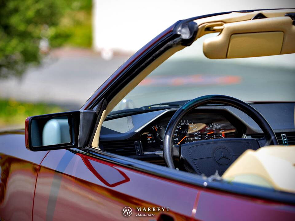 Bild 74/79 von Mercedes-Benz E 220 (1996)