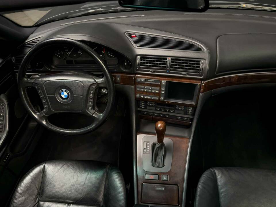 Image 20/41 of BMW 750i (2000)