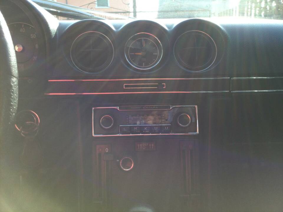 Image 15/18 of Mercedes-Benz 350 SL (1971)