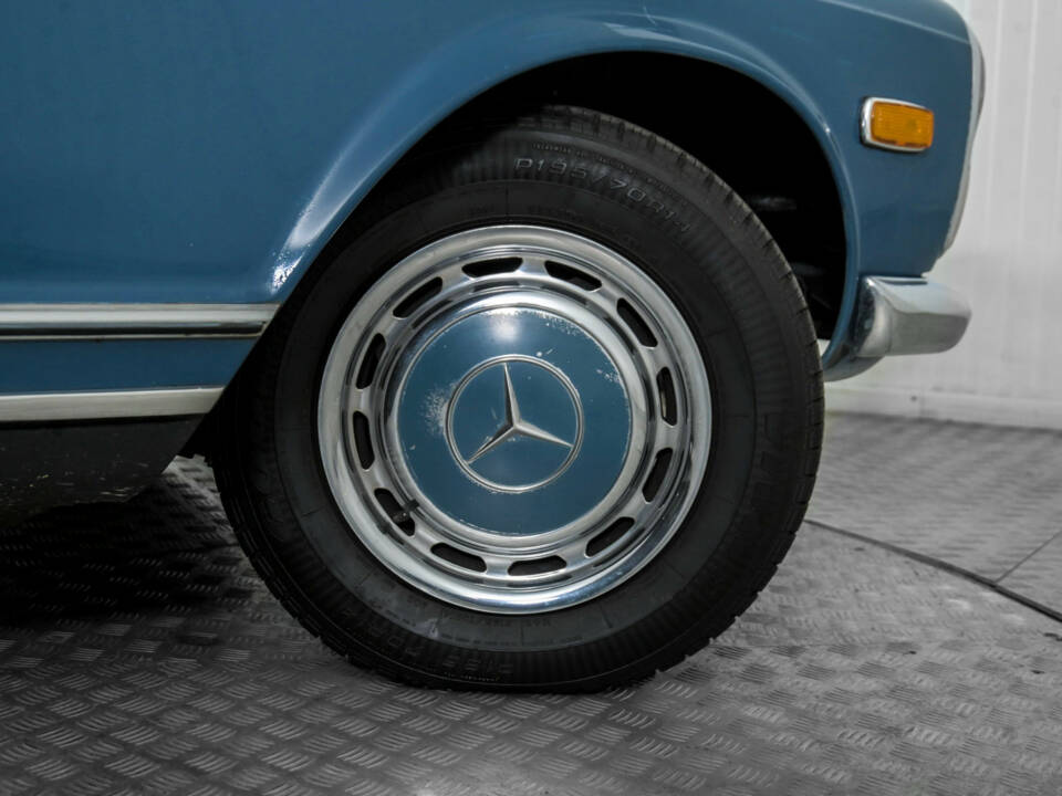 Image 46/50 of Mercedes-Benz 280 SL (1969)