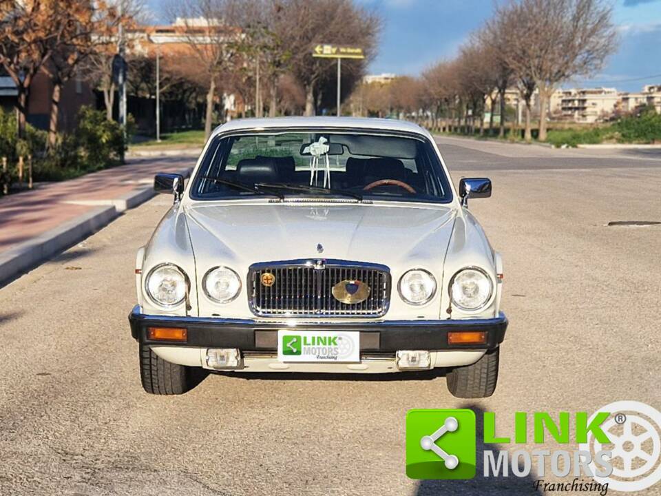 Image 3/10 of Jaguar XJ 12 (1985)