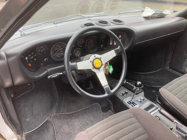 Image 12/21 of Ferrari Dino 208 GT4 (1975)