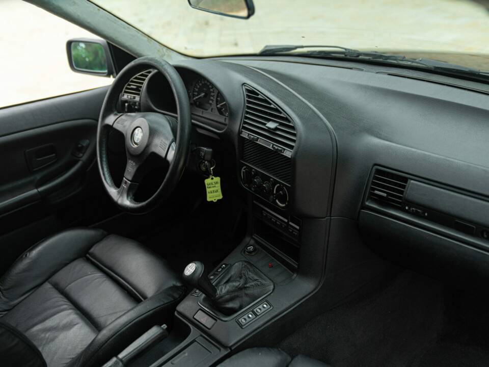 Image 22/50 of BMW 318 (1994)
