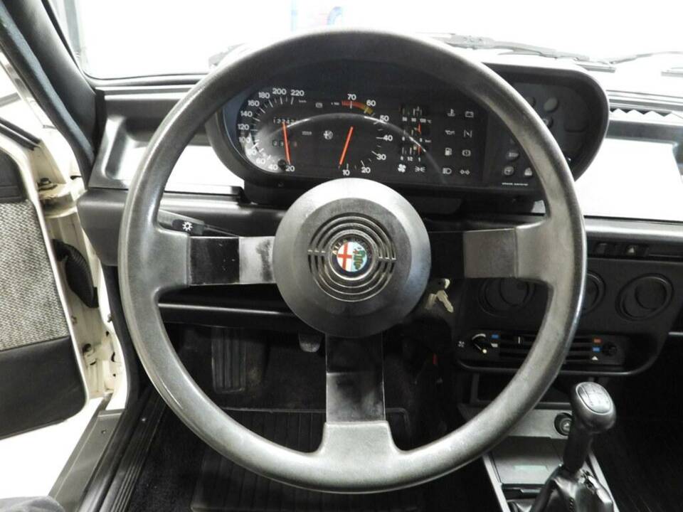 Image 6/14 of Alfa Romeo Giulietta 1.6 (1985)