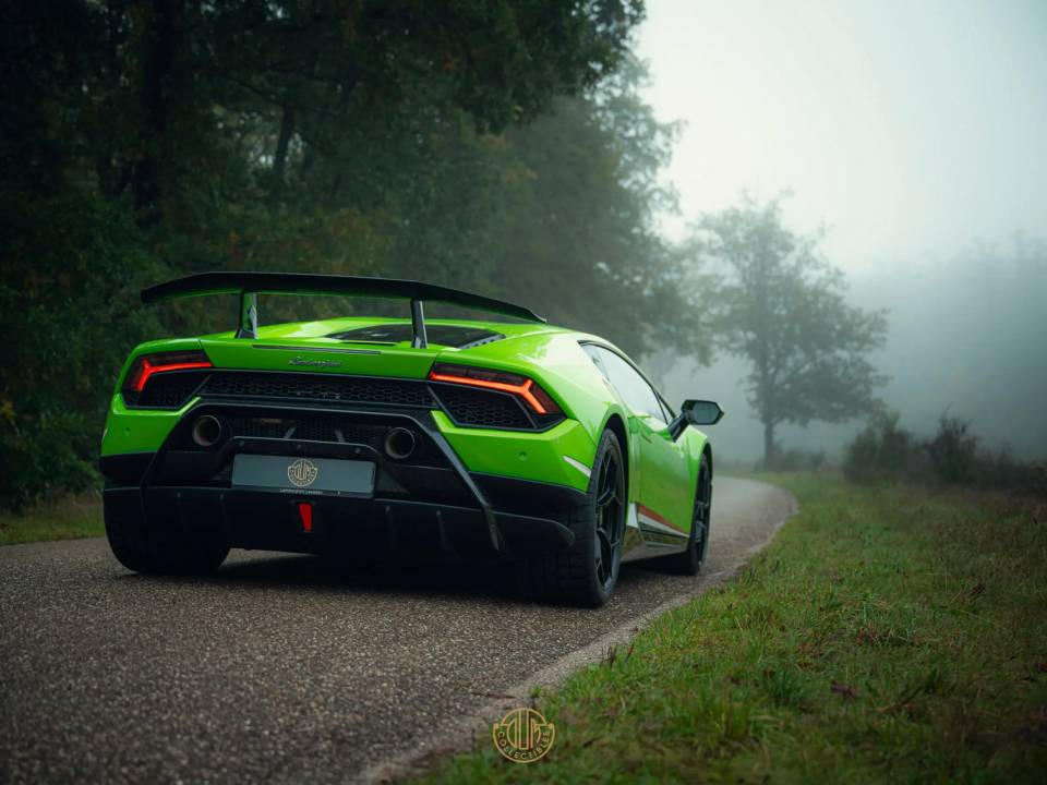 Immagine 22/50 di Lamborghini Huracán Performante (2018)
